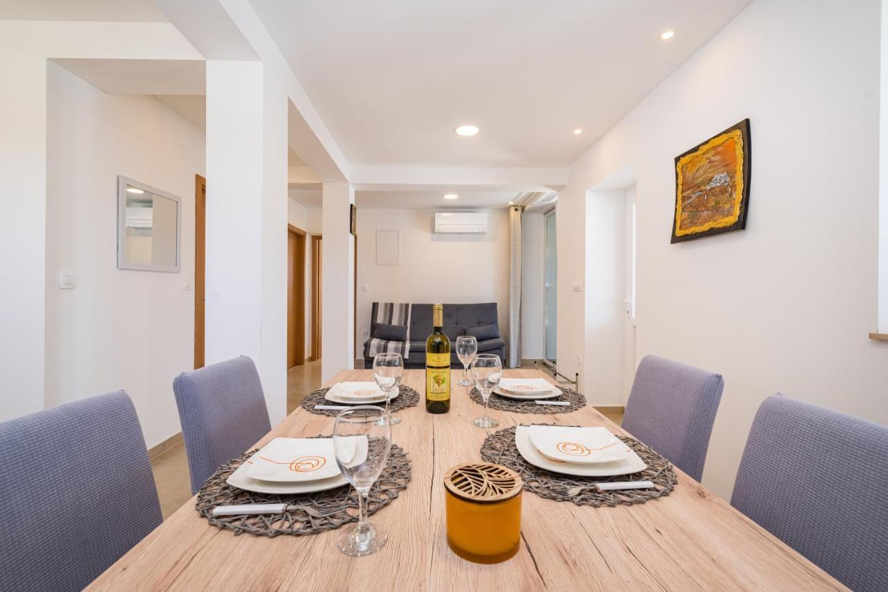 Holiday Home Figurica Novigrad  Buitenkant foto