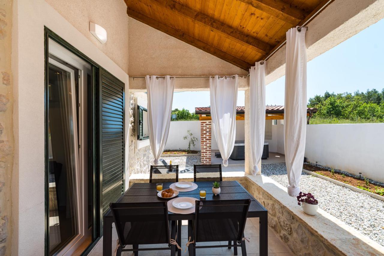 Holiday Home Figurica Novigrad  Buitenkant foto